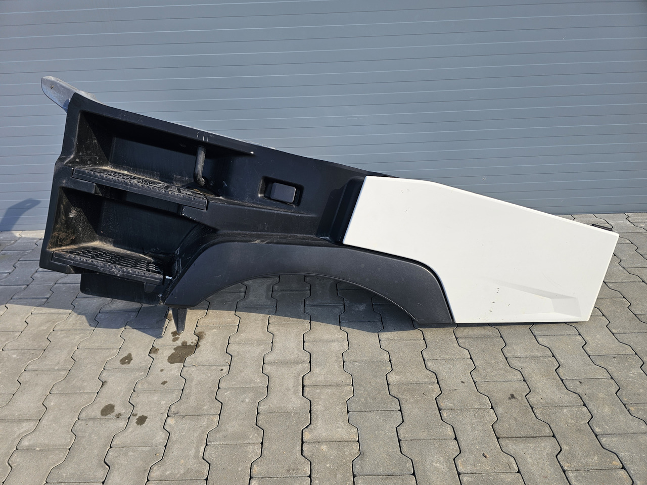 RENAULT RANGE T / HIGH CAB / LEFT FOOTSTEP / 82244459 - Marchepied: photos 2 RENAULT RANGE T / HIGH CAB / LEFT FOOTSTEP / 82244459 - Marchepied: photos 2