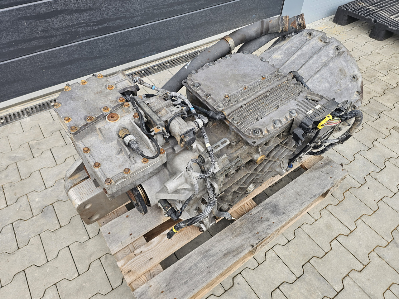 VOLVO FH FM FMX / SPO2812 / RETARDER / CRAWLER / COMPLETE GEARBOX - Boîte de vitesse: photos 2 VOLVO FH FM FMX / SPO2812 / RETARDER / CRAWLER / COMPLETE GEARBOX - Boîte de vitesse: photos 2