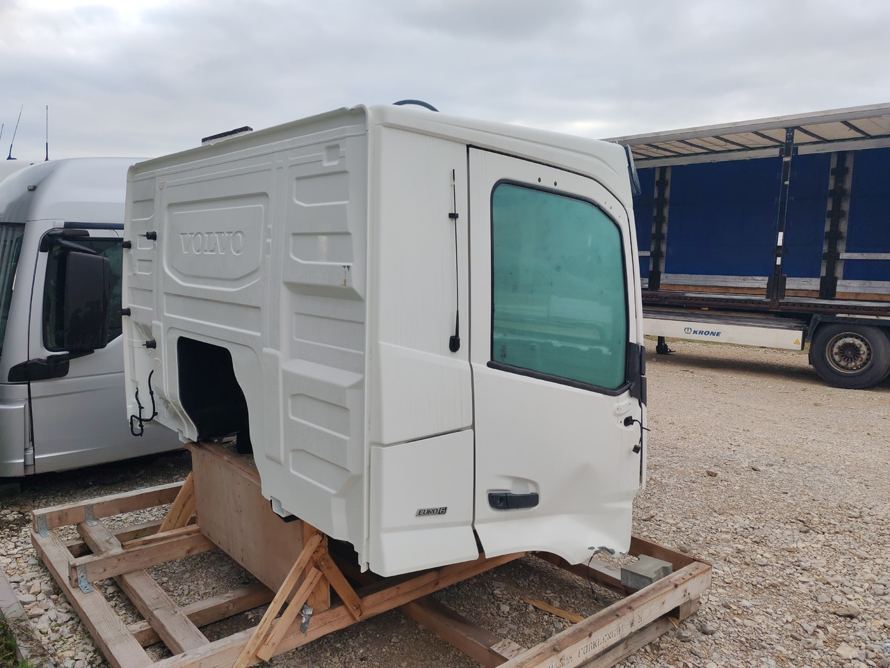 VOLVO FM5 FMX LOW DAY CAB CABINE / COLOR: 91107 / BRAND NEW - Cabine: photos 5 VOLVO FM5 FMX LOW DAY CAB CABINE / COLOR: 91107 / BRAND NEW - Cabine: photos 5