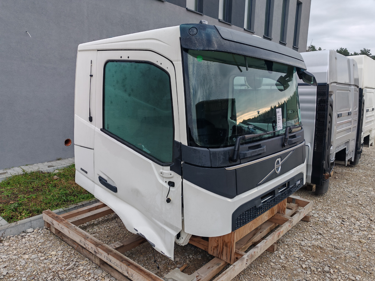 VOLVO FM5 FMX LOW DAY CAB CABINE / COLOR: 91107 / BRAND NEW - Cabine: photos 4 VOLVO FM5 FMX LOW DAY CAB CABINE / COLOR: 91107 / BRAND NEW - Cabine: photos 4