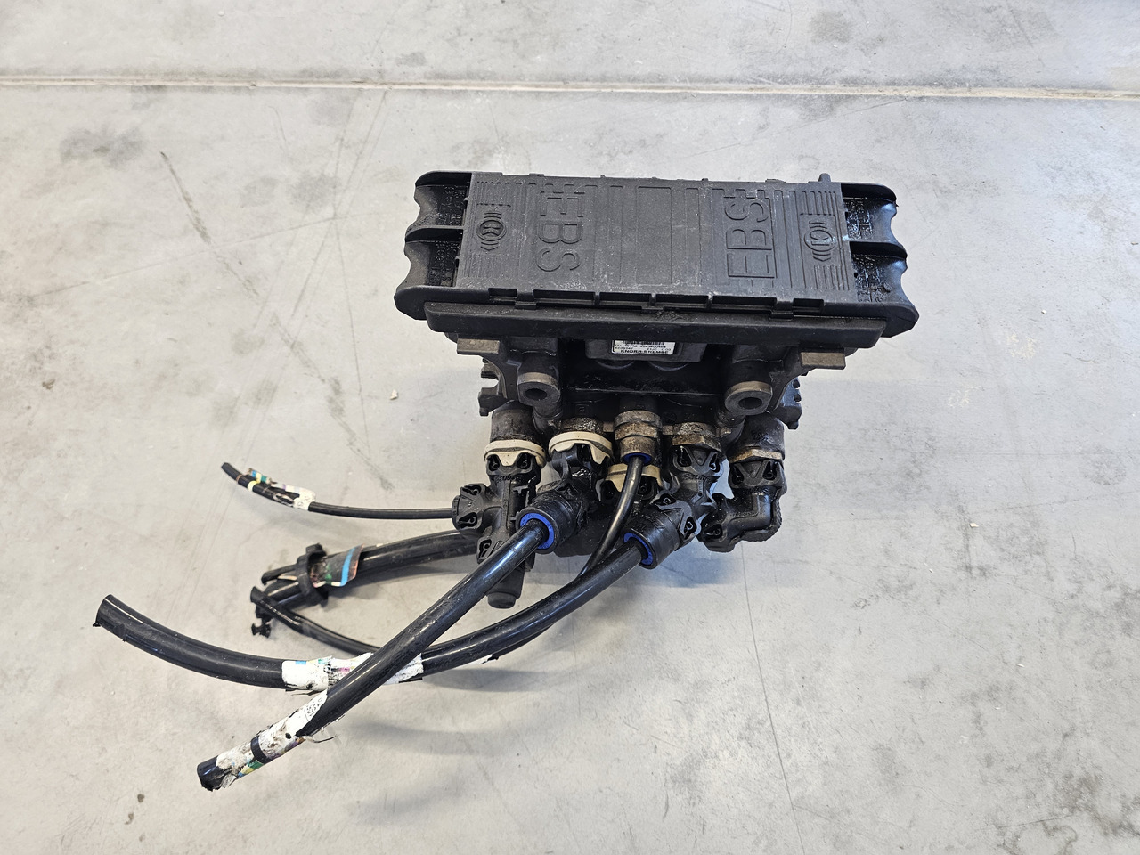 VOLVO REAR AXLE EBS BRAKE VALVE / K029247 / 2114975 - Valve de frein: photos 3 VOLVO REAR AXLE EBS BRAKE VALVE / K029247 / 2114975 - Valve de frein: photos 3