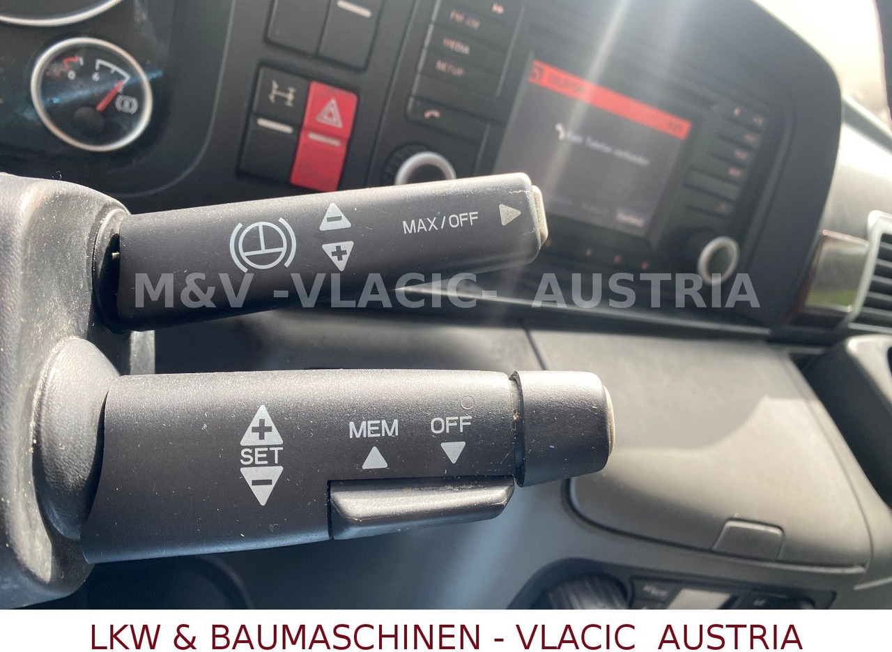 MAN 18.320 Kühlkoffer mit Fleischgehänge - Camion frigorifique: photos 4 MAN 18.320 Kühlkoffer mit Fleischgehänge - Camion frigorifique: photos 4