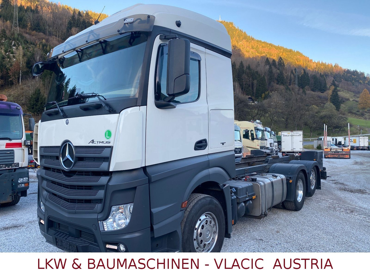 Mercedes-Benz Actros 963-0-C - Camion citerne: photos 1 Mercedes-Benz Actros 963-0-C - Camion citerne: photos 1