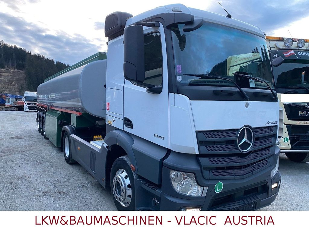 Mercedes-Benz Actros 1840 ADR ( 30 Stk ). 16 -18 Baujahr ) Mercedes-Benz Actros 1840 ADR ( 23 Stk ). 16 -18 Baujahr ) - Tracteur routier: photos 3 Mercedes-Benz Actros 1840 ADR ( 30 Stk ). 16 -18 Baujahr ) Mercedes-Benz Actros 1840 ADR ( 23 Stk ). 16 -18 Baujahr ) - Tracteur routier: photos 3