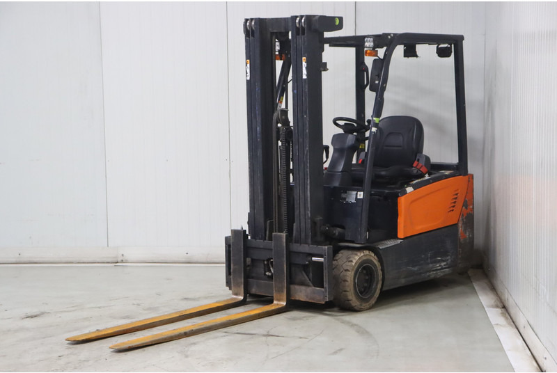 Doosan B20T-7 - Chariot élévateur électrique: photos 5 Doosan B20T-7 - Chariot élévateur électrique: photos 5