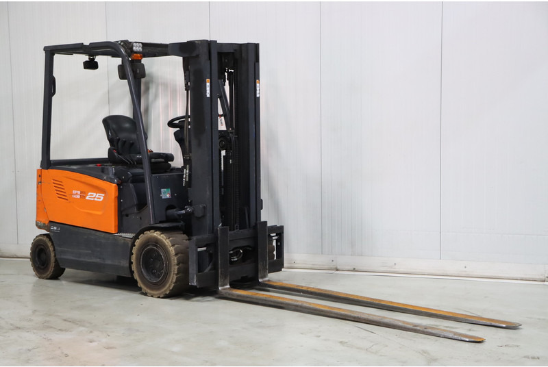 Doosan B25X-7 - Chariot élévateur électrique: photos 1 Doosan B25X-7 - Chariot élévateur électrique: photos 1