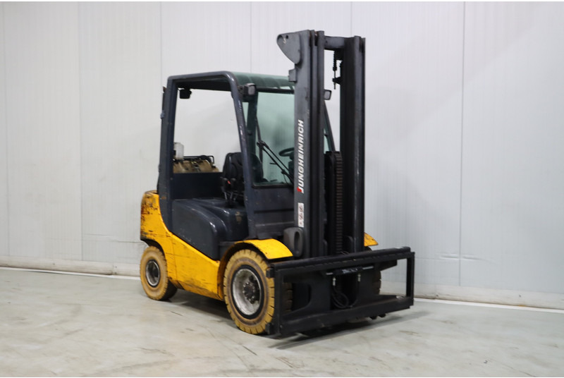 Jungheinrich TFG430S - Chariot élévateur à gaz: photos 1 Jungheinrich TFG430S - Chariot élévateur à gaz: photos 1