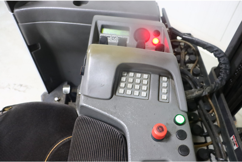 Nissan UNS140DTFVRC540 - Chariot à mât rétractable: photos 3 Nissan UNS140DTFVRC540 - Chariot à mât rétractable: photos 3