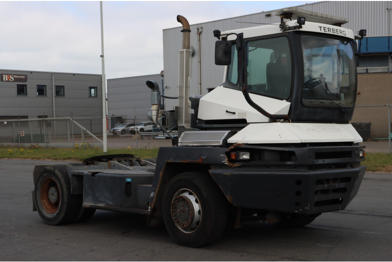 Terberg RT222 - Tracteur portuaire: photos 1 Terberg RT222 - Tracteur portuaire: photos 1