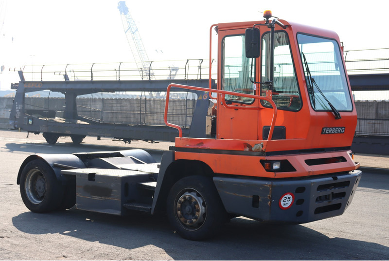 Terberg YT182 - Tracteur portuaire: photos 1 Terberg YT182 - Tracteur portuaire: photos 1