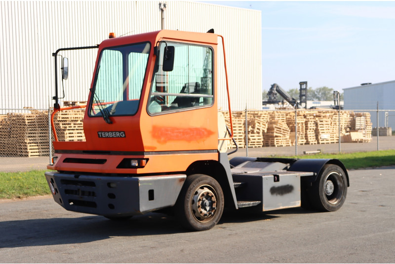 Terberg YT182 - Tracteur portuaire: photos 4 Terberg YT182 - Tracteur portuaire: photos 4