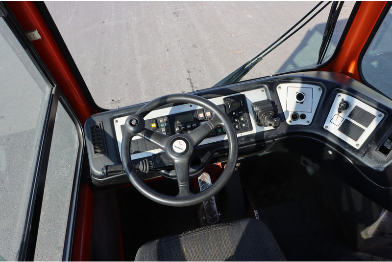 Terberg YT182 - Tracteur portuaire: photos 2 Terberg YT182 - Tracteur portuaire: photos 2