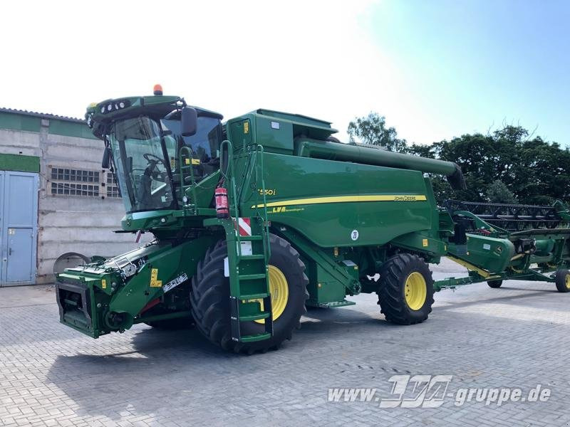 John Deere T550 - Moissonneuse-batteuse: photos 1 John Deere T550 - Moissonneuse-batteuse: photos 1