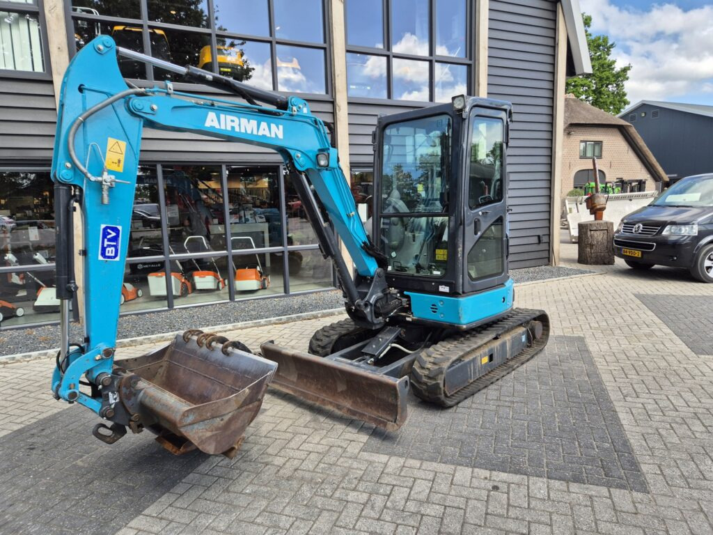 AIRMANN AX33U mididigger - Mini pelle: photos 2 AIRMANN AX33U mididigger - Mini pelle: photos 2