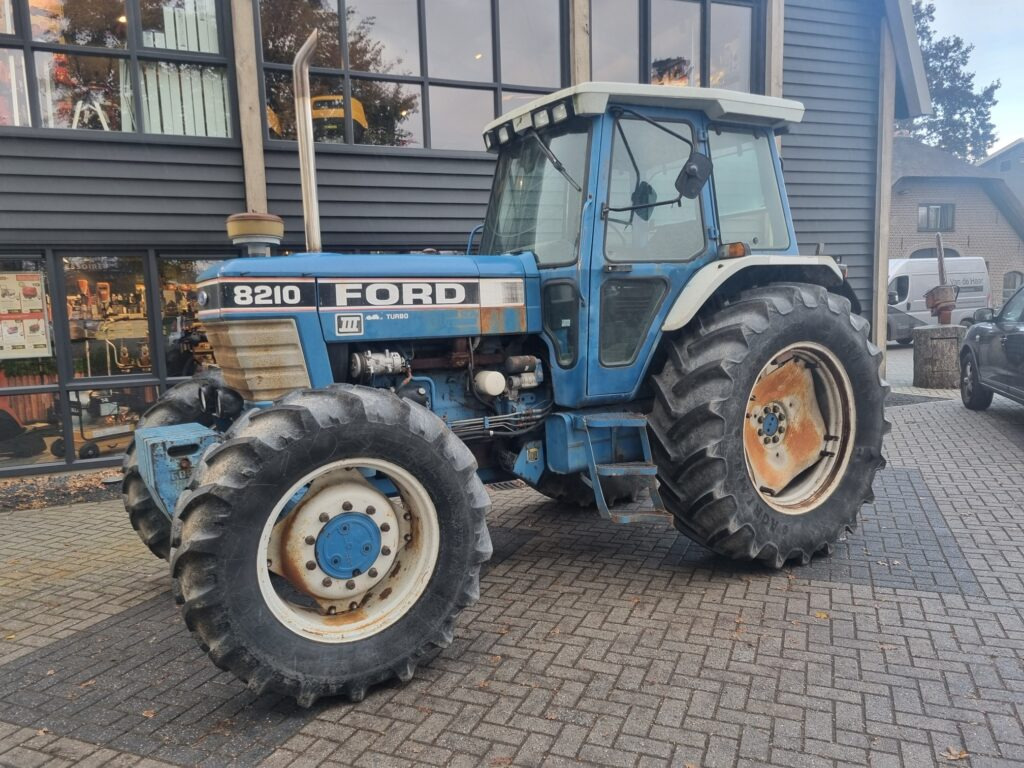 FORD 8210 - Tracteur agricole: photos 2 FORD 8210 - Tracteur agricole: photos 2