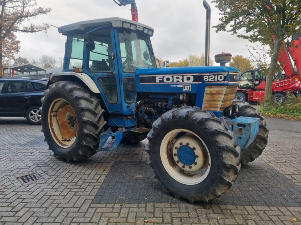 FORD 8210 - Tracteur agricole: photos 4 FORD 8210 - Tracteur agricole: photos 4