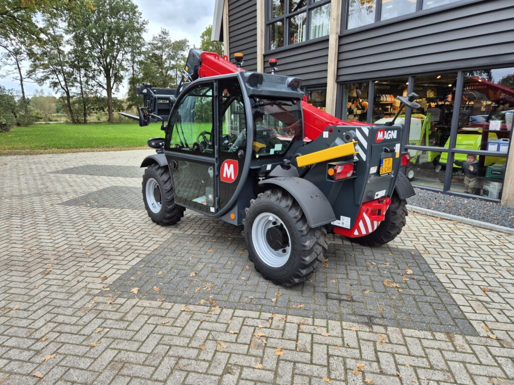 MAGNI TH 3.6 - Chariot télescopique: photos 3 MAGNI TH 3.6 - Chariot télescopique: photos 3