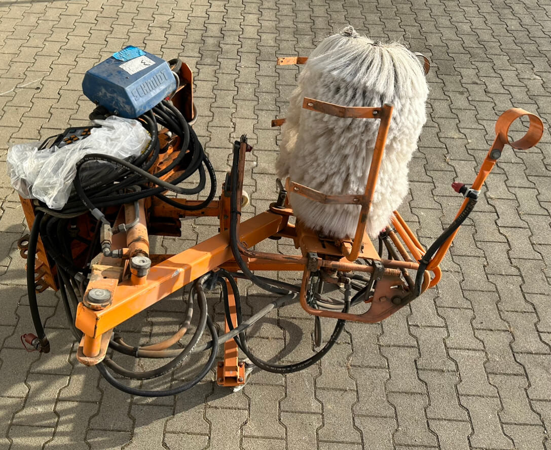 Unimog Leitpfostenwaschgerät  Schmidt RPS-H - Brosse: photos 3 Unimog Leitpfostenwaschgerät  Schmidt RPS-H - Brosse: photos 3