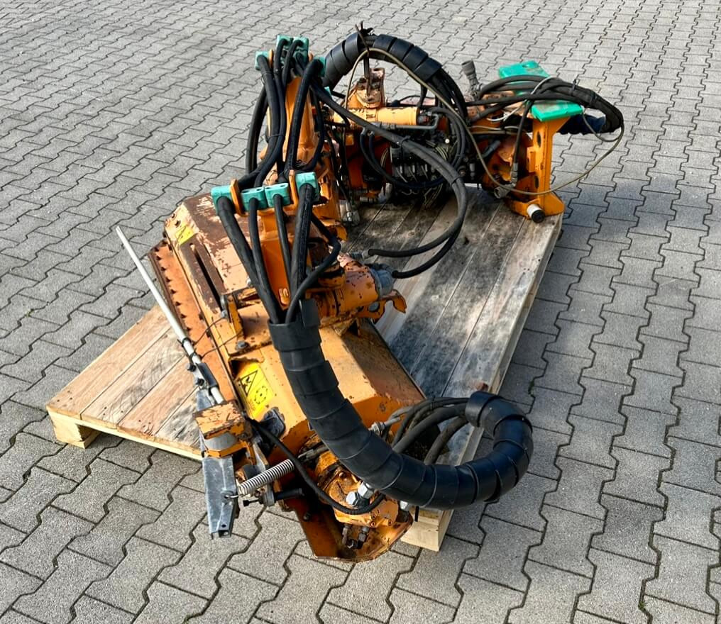 Unimog Randstreifenmulcher Mulag MRK 300 - Broyeur d'accotement: photos 3 Unimog Randstreifenmulcher Mulag MRK 300 - Broyeur d'accotement: photos 3