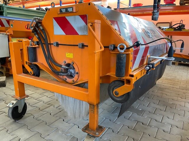 Unimog Tunnelwaschbürste Dücker TWA18/1 - Brosse: photos 3 Unimog Tunnelwaschbürste Dücker TWA18/1 - Brosse: photos 3