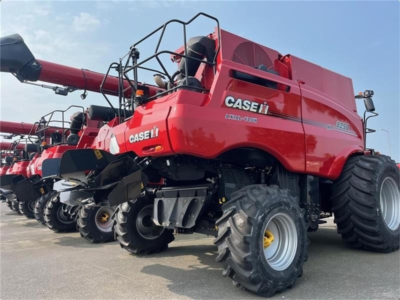 Case IH 8250 Axial-Flow New and unused combine - Moissonneuse-batteuse: photos 4 Case IH 8250 Axial-Flow New and unused combine - Moissonneuse-batteuse: photos 4