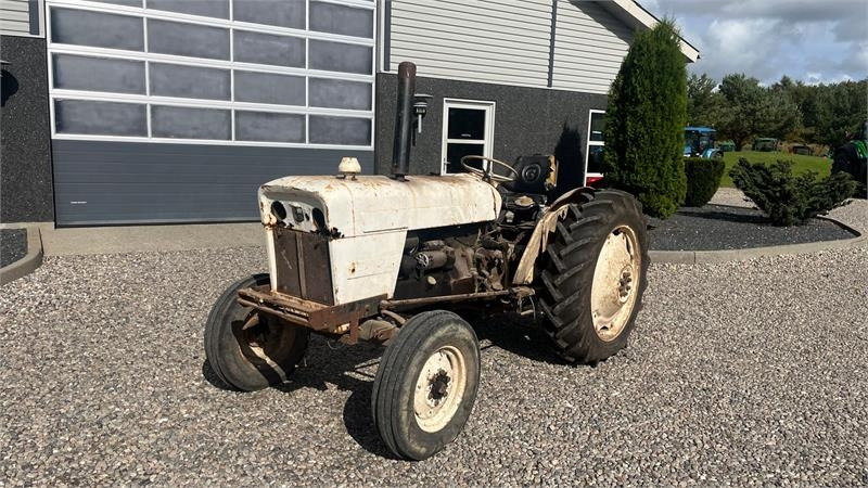 David Brown 880 Med defekt køler - Tracteur agricole: photos 2 David Brown 880 Med defekt køler - Tracteur agricole: photos 2