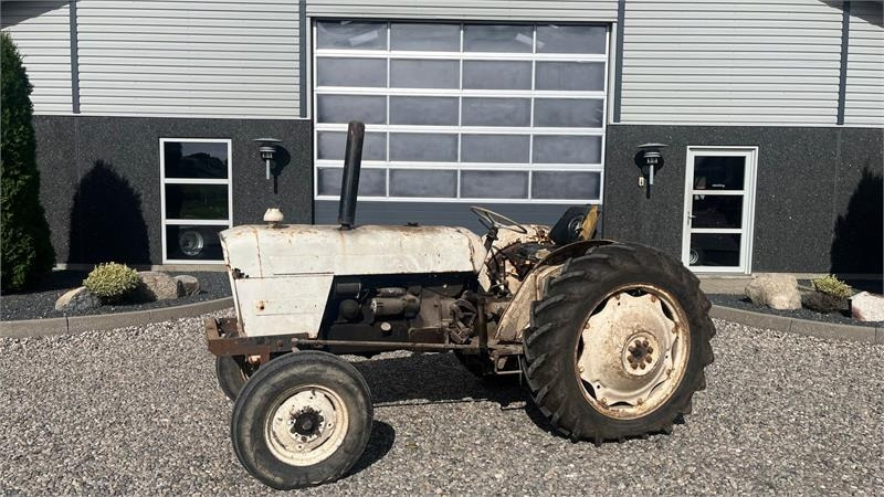 David Brown 880 Med defekt køler - Tracteur agricole: photos 1 David Brown 880 Med defekt køler - Tracteur agricole: photos 1