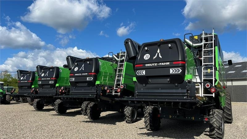 Deutz-fahr C7206 With 24feed - 7.2m header. New and unused Co - Moissonneuse-batteuse: photos 1 Deutz-fahr C7206 With 24feed - 7.2m header. New and unused Co - Moissonneuse-batteuse: photos 1