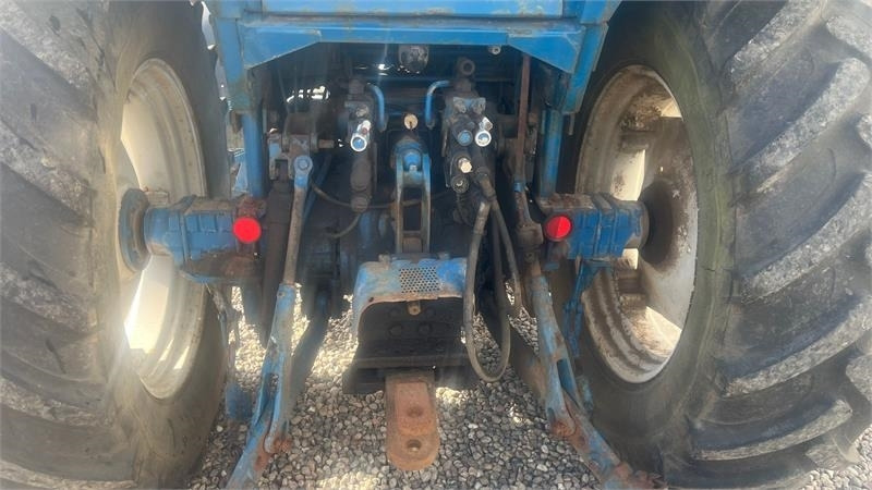Ford 8210 Force II Med frontlift - Tracteur agricole: photos 5 Ford 8210 Force II Med frontlift - Tracteur agricole: photos 5