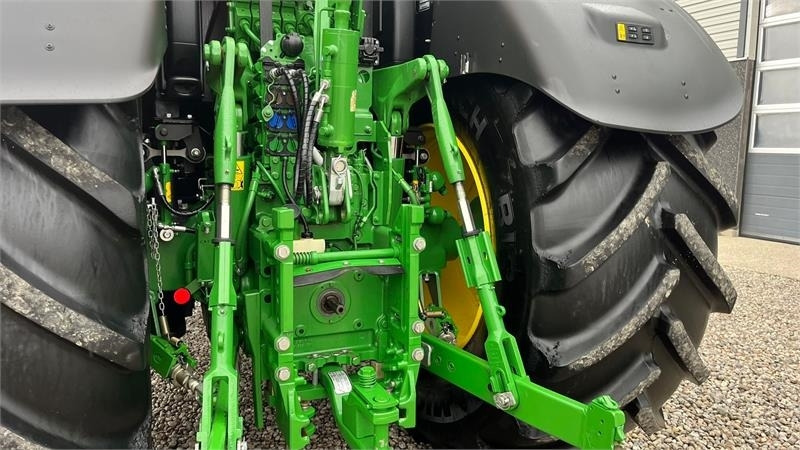 John Deere 6R 215 Command Pro med frontlift - Tracteur agricole: photos 3 John Deere 6R 215 Command Pro med frontlift - Tracteur agricole: photos 3