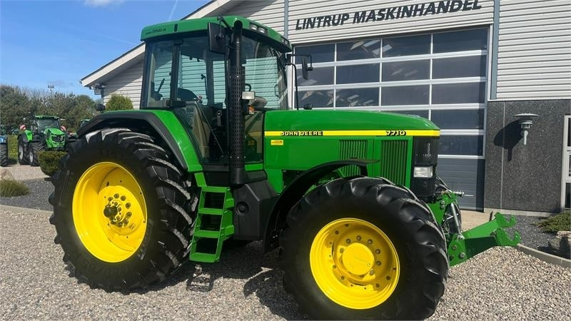 Tracteur agricole John Deere 7710 8.1L motor, store hjul og frontlift. En ejere: photos 16