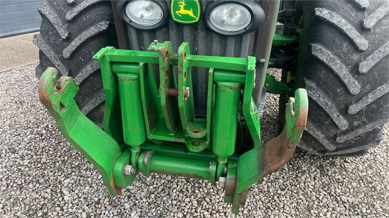 John Deere 8230 Med frontlift - Tracteur agricole: photos 4 John Deere 8230 Med frontlift - Tracteur agricole: photos 4