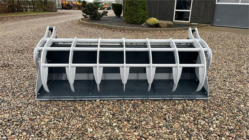 Godet pour chargeur Limas MultiMax 2,4M Skårne Tænder Euro beslag: photos 6 Godet pour chargeur Limas MultiMax 2,4M Skårne Tænder Euro beslag: photos 6