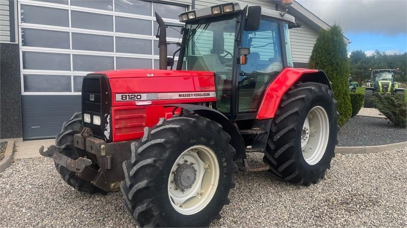 Massey Ferguson 8120 DYNA 4 Med frontlift - Tracteur agricole: photos 2 Massey Ferguson 8120 DYNA 4 Med frontlift - Tracteur agricole: photos 2