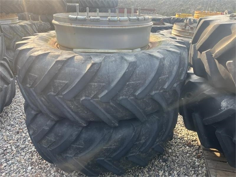 Michelin 20.8R38 Sølv med ring og 8 MD+ låse - Pneu pour Machine agricole: photos 1 Michelin 20.8R38 Sølv med ring og 8 MD+ låse - Pneu pour Machine agricole: photos 1