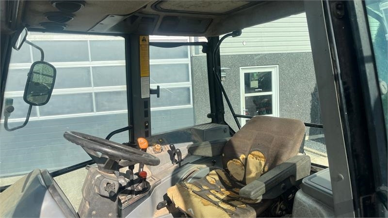 New Holland 5640 SL Dualpower - Tracteur agricole: photos 5 New Holland 5640 SL Dualpower - Tracteur agricole: photos 5