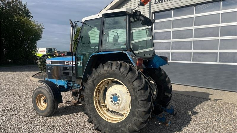 New Holland 5640 SL Dualpower - Tracteur agricole: photos 3 New Holland 5640 SL Dualpower - Tracteur agricole: photos 3