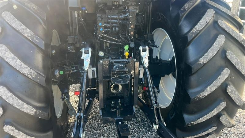 New Holland T6.165 AutoCommannd med frontlift  - Tracteur agricole: photos 5 New Holland T6.165 AutoCommannd med frontlift  - Tracteur agricole: photos 5