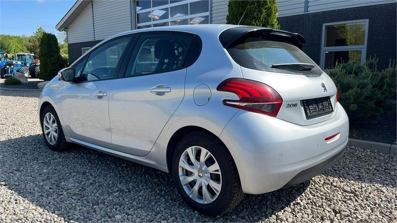 Peugeot 208 1,6 BlueHDi 100 Active Van 5d. NYSYNET og KUN - Minibus, Transport de personnes: photos 5 Peugeot 208 1,6 BlueHDi 100 Active Van 5d. NYSYNET og KUN - Minibus, Transport de personnes: photos 5