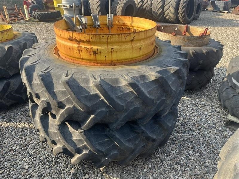 Roue complète pour Machine agricole Pirelli 16.9-38 Gul med ring og 4 MD+ låse