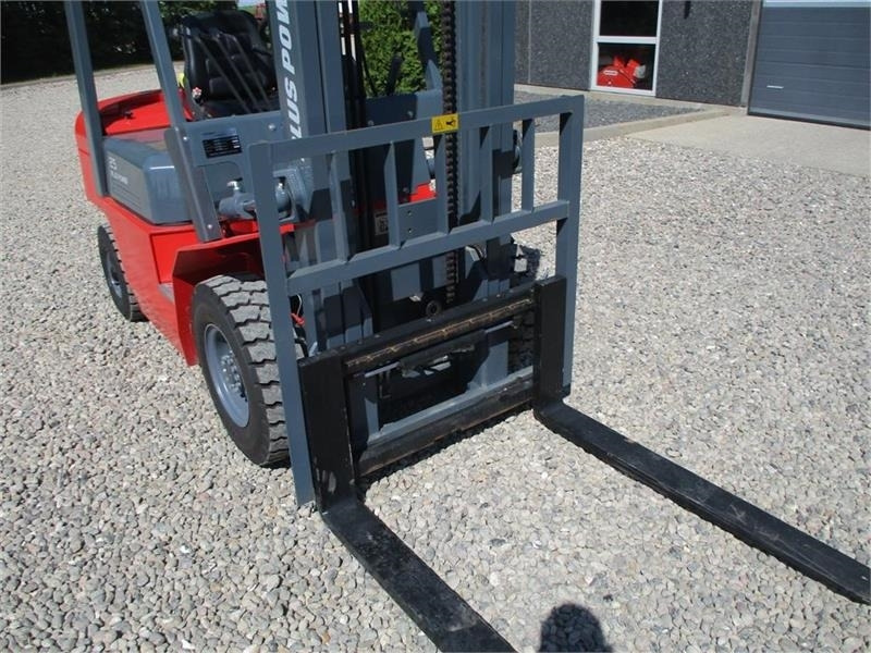 PlusPower 25 2500kg truck, med hydraulisk sideskif - Chariot élévateur diesel: photos 3 PlusPower 25 2500kg truck, med hydraulisk sideskif - Chariot élévateur diesel: photos 3