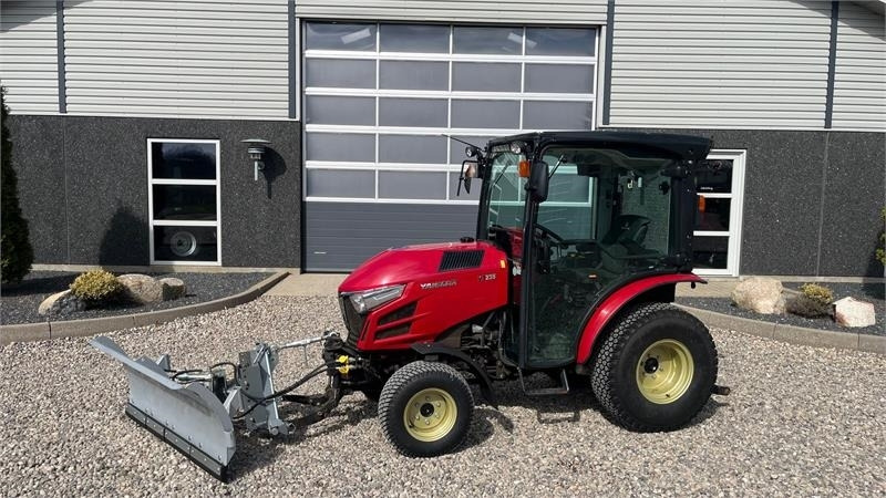Yanmar YT 235H 4WD Snow Edition med sneplov og spreder - Tracteur agricole: photos 1 Yanmar YT 235H 4WD Snow Edition med sneplov og spreder - Tracteur agricole: photos 1