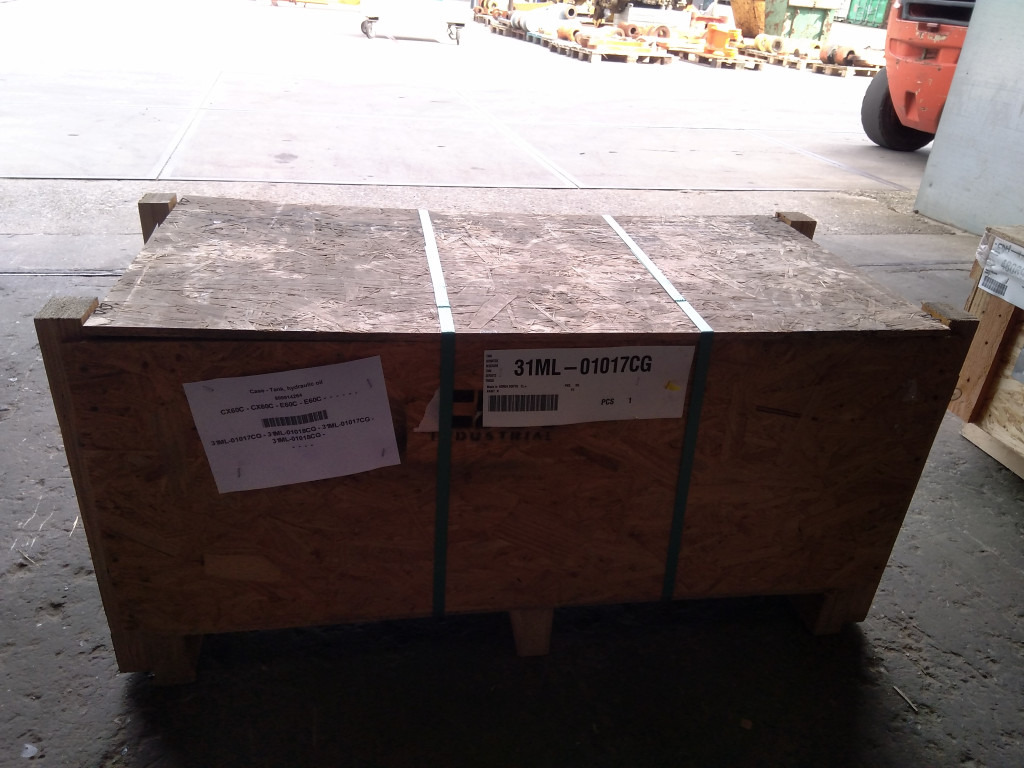 Case 31ML-01017CG - 31ML-01018CG - Réservoir hydraulique pour Engins de chantier: photos 2 Case 31ML-01017CG - 31ML-01018CG - Réservoir hydraulique pour Engins de chantier: photos 2