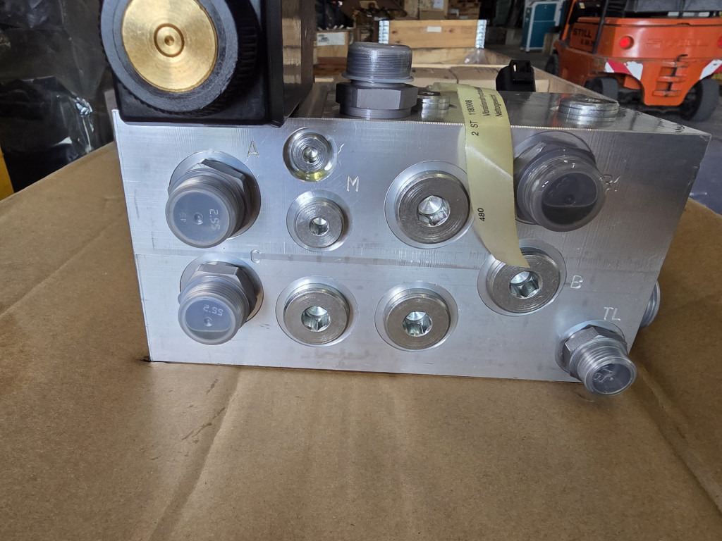 Case 47421446 - Valve hydraulique pour Engins de chantier: photos 4 Case 47421446 - Valve hydraulique pour Engins de chantier: photos 4