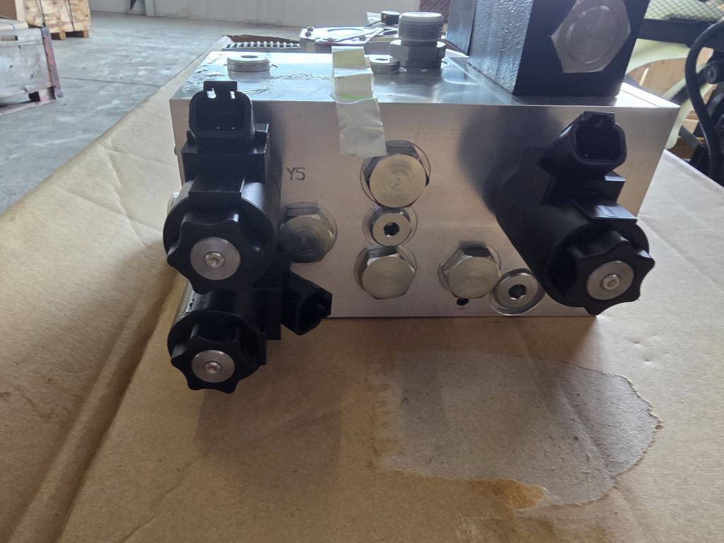 Case 47421446 - Valve hydraulique pour Engins de chantier: photos 3 Case 47421446 - Valve hydraulique pour Engins de chantier: photos 3