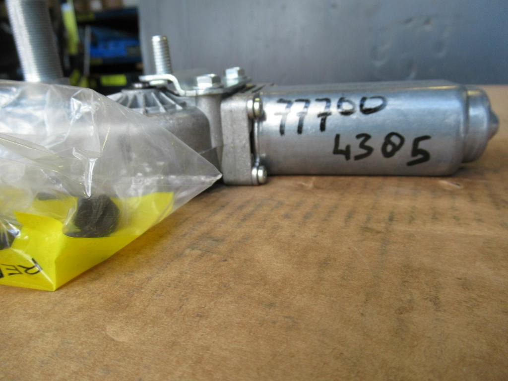 Caterpillar 3305013 - Essuie-glace pour Engins de chantier: photos 2 Caterpillar 3305013 - Essuie-glace pour Engins de chantier: photos 2