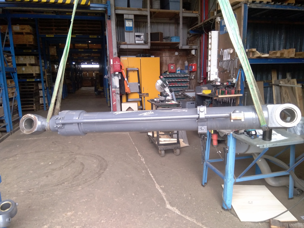 Doosan 400310-00996 - Vérin hydraulique pour Engins de chantier: photos 1 Doosan 400310-00996 - Vérin hydraulique pour Engins de chantier: photos 1