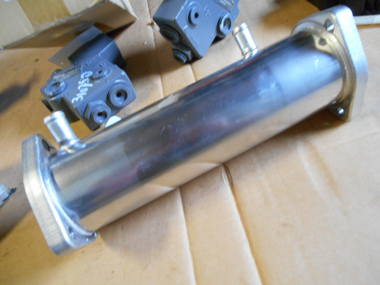 Hitachi 8980281121 - 8982127150 - Refroidisseur EGR pour Machine agricole: photos 5 Hitachi 8980281121 - 8982127150 - Refroidisseur EGR pour Machine agricole: photos 5