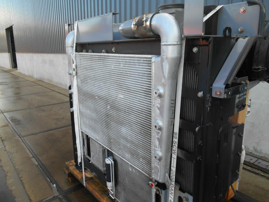 Hitachi YA00004877 - Intercooler pour Engins de chantier: photos 3 Hitachi YA00004877 - Intercooler pour Engins de chantier: photos 3