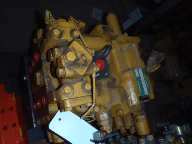 Komatsu 709-79-22101 - Valve hydraulique pour Engins de chantier: photos 2 Komatsu 709-79-22101 - Valve hydraulique pour Engins de chantier: photos 2